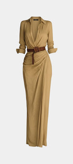 Robe longue Souline Mahaute beige avec col V et drapé latéral, style chemise maxi pour femme élégante.