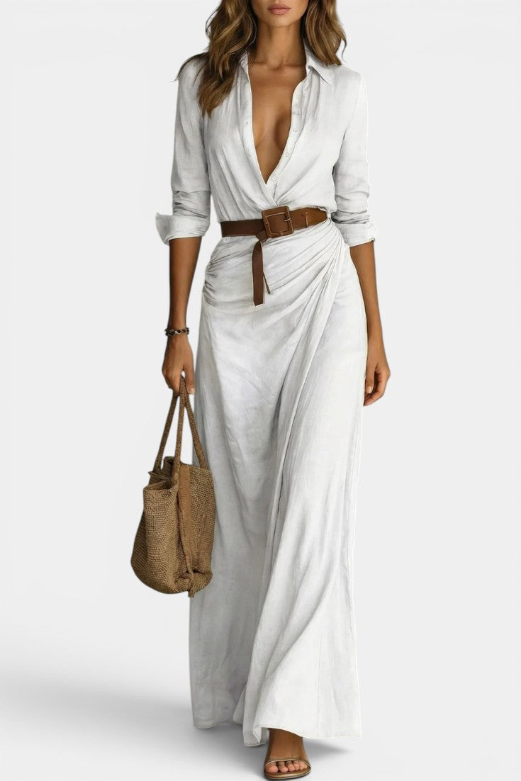 Robe longue blanche Mahaute Souline, chemise à col V et drapé latéral, tissu fluide et élégant, portée décontractée ou habillée.