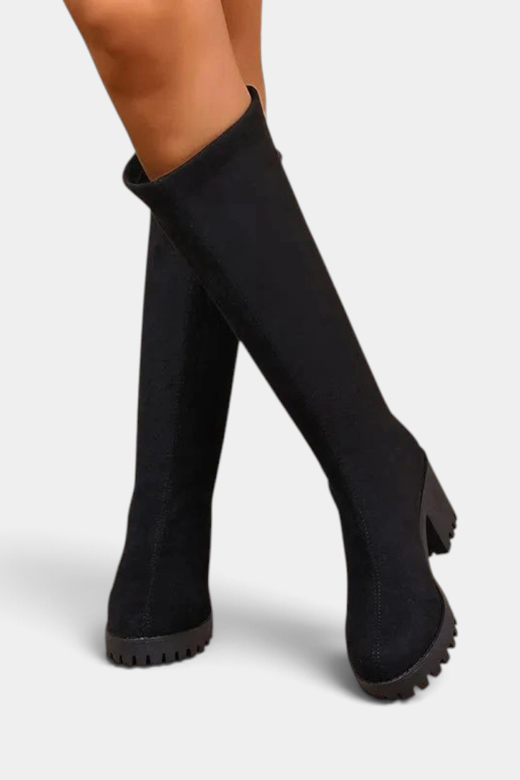 Mahaute Suny black high-leg boots featuring a chunky block heel and a thick lug sole for a modern urban look.