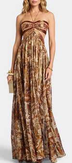 Robe longue Tasha de Mahaute en bronze métallisé, dos nu, col halter avec découpes et nœud ajustable, élégante et sophistiquée.