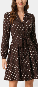 Robe courte à pois marron Ysabel de Mahaute, chemisier avec ceinture à nouer et manches longues, vêtement élégant et décontracté.