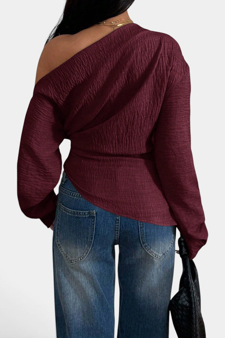 Top asymétrique à épaule dénudée Mahaute Zelmira, manches longues et drapé à la taille, couleur bordeaux élégante.