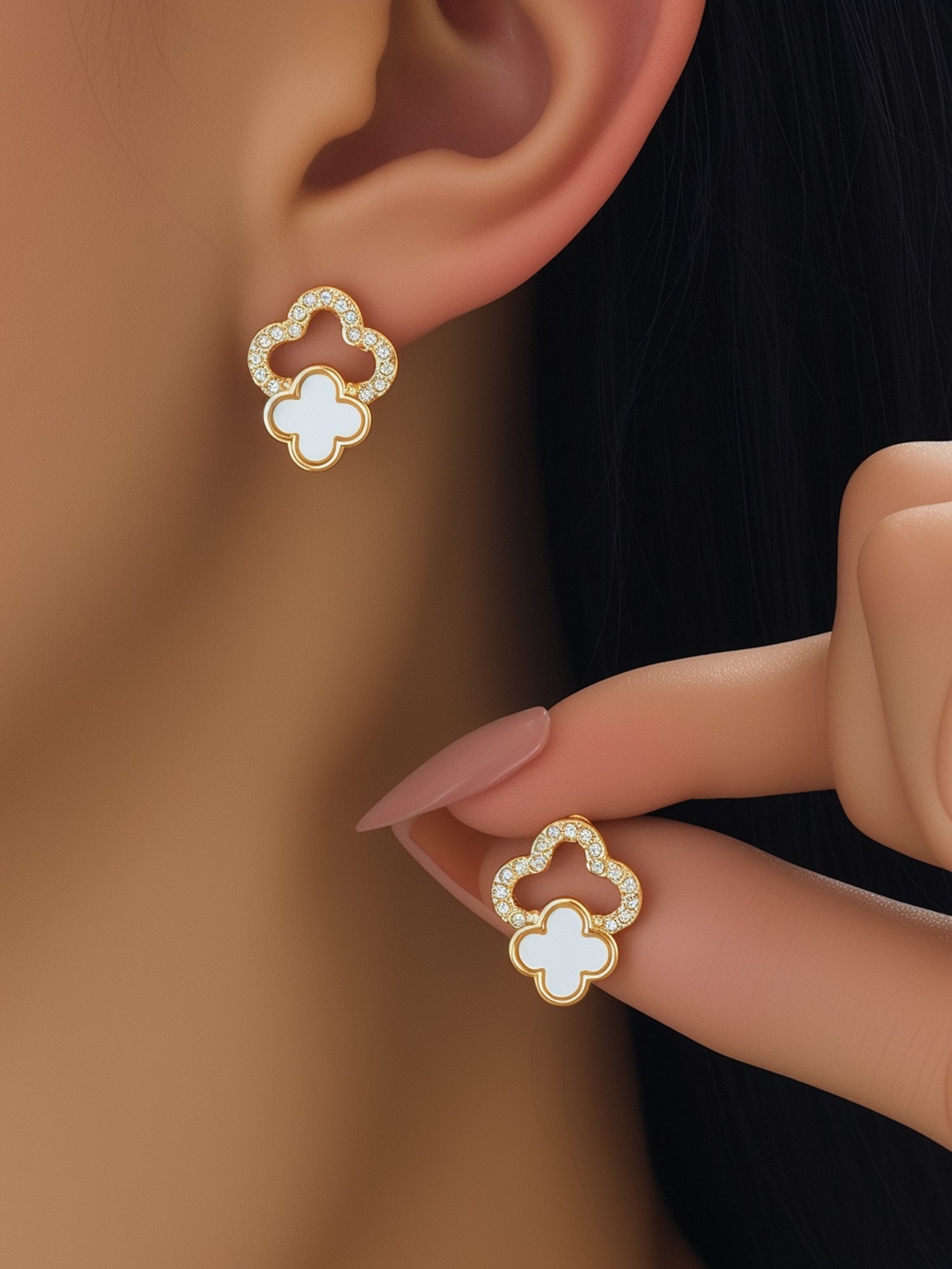 Boucles d’Oreilles Puces Trèfle à Quatre Feuilles en Diamants Imitation